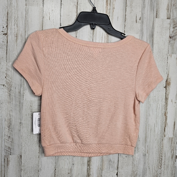 Flirtitude Peach Crop Top Short Sleeve NWT Women's Size Large - Picture 11 of 11